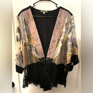 Floral + Black Lace Kimono 💘